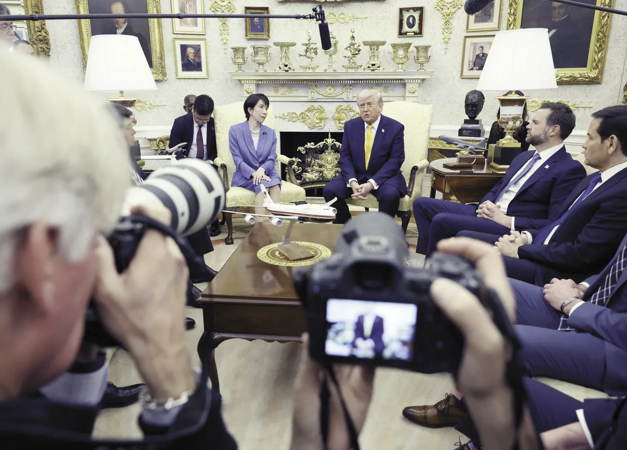 白宫意外插曲令现场尴尬，对美“投资大礼”让日企不安，特朗普见高市提“偷袭珍珠港”