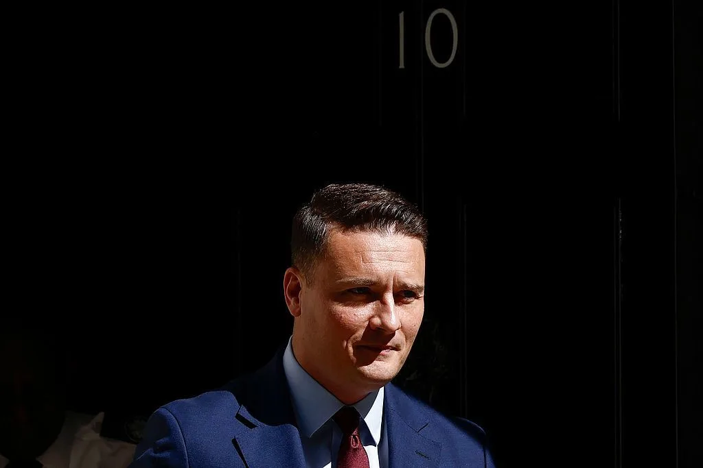 英国卫生大臣辞职并发长信表达失望，或开启党首之争，斯塔默面临挑战