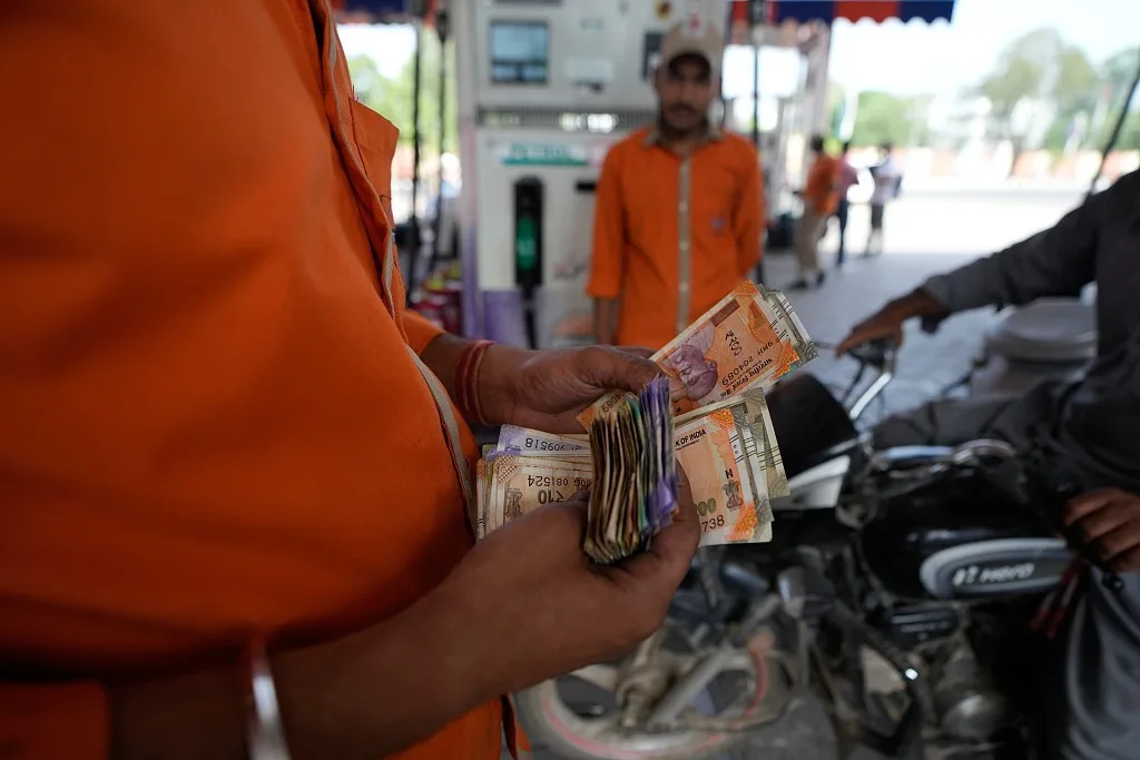 卢比告急，印度掀起“汇率保卫战”