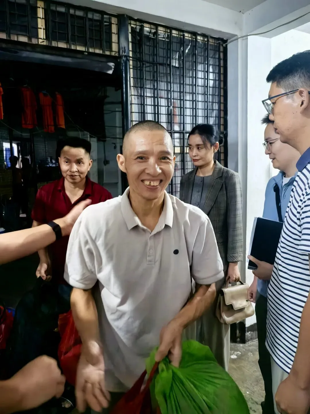 64名被菲方羁押的中国公民获释