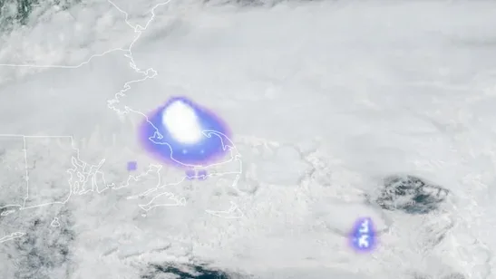 一颗流星在美国马萨诸塞州上空爆炸引发巨响