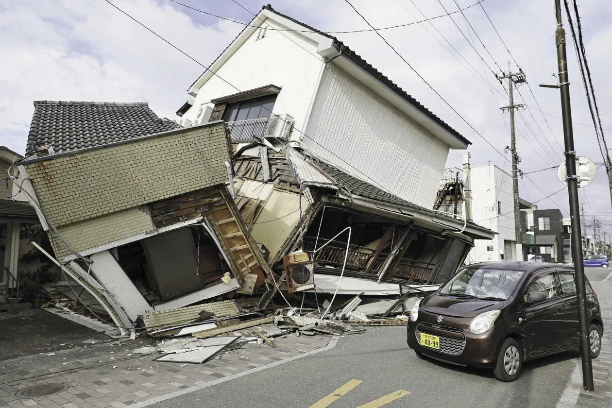 灾区余震仍在频发，政府呼吁民众警惕，日本熊本强震26万人接到避难指示