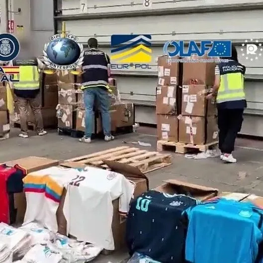 【欧浪】世界杯带火假球衣黑市：西班牙警方查获6.6万件仿冒球衣，95人被捕
