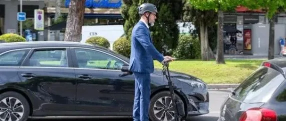 西班牙修改《道路交通总条例》，对电动滑板车骑行者要求更多...