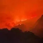 【欧浪】烈焰熊熊 西班牙上百处山林火灾 一些地区开始撤离居民