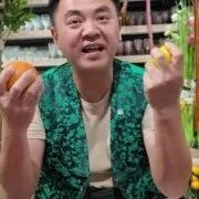 【欧浪】歹徒拿剪刀打劫著名华人百元店 被下班警员当场制服逮捕