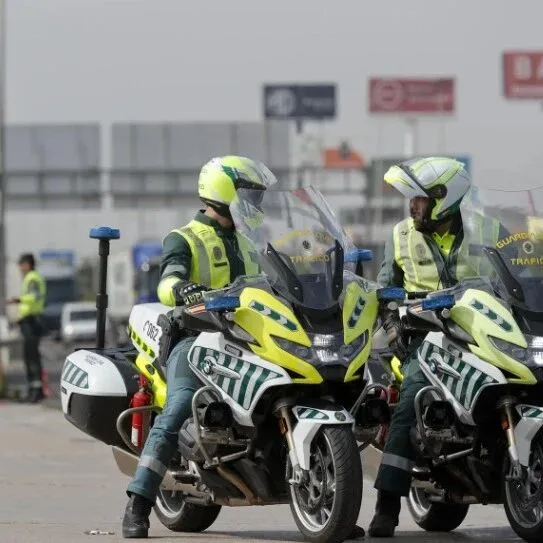 【欧浪】西班牙高速公路发生逆行迎面相撞事故，一名司机死亡